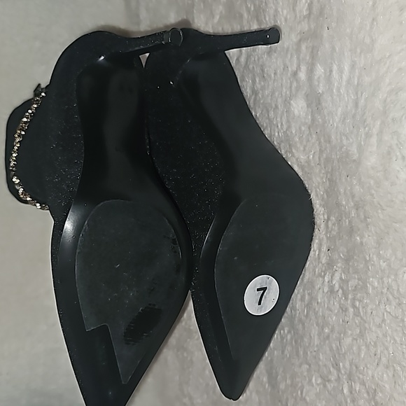 GUESS FORSTA Women Satin Pointed Toe Dressy Ankle Boot Size 7M - Picture 11 of 13